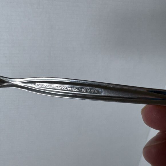 WM Rogers 4 Grapefruit Spoons Orange Citrus Fruit Silverplate Serrated Tip T… - Picture 6 of 10